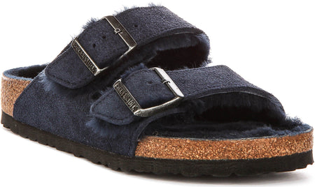 Sandales Birkenstock Arizona | en daim bleu marine doublé de peau lainée pour femmes – largeur normale