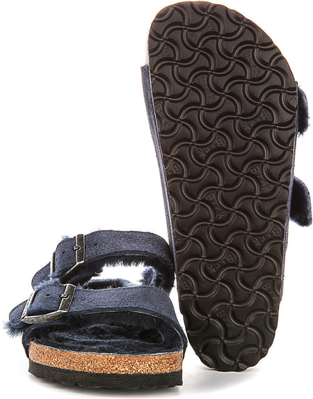 Sandales Birkenstock Arizona | en daim bleu marine doublé de peau lainée pour femmes – largeur normale